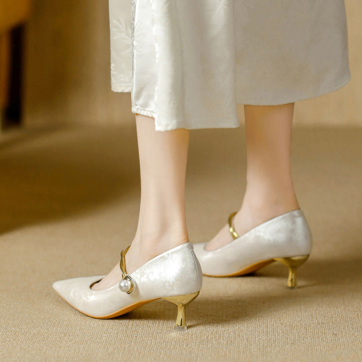 Vintage Pearl Kitten Heels