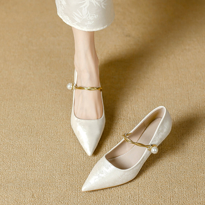 Vintage Pearl Kitten Heels