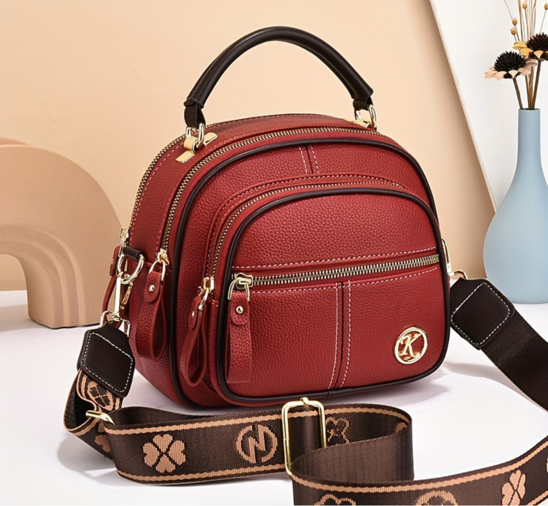 Compact Crossbody Bag for Effortless Style