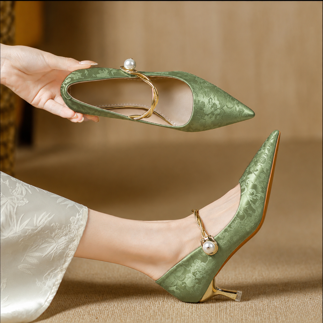 Vintage Pearl Kitten Heels