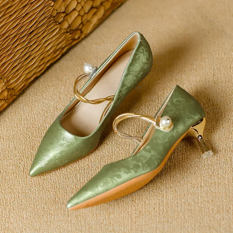 Vintage Pearl Kitten Heels