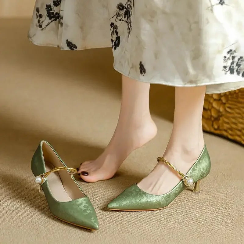 Vintage Pearl Kitten Heels