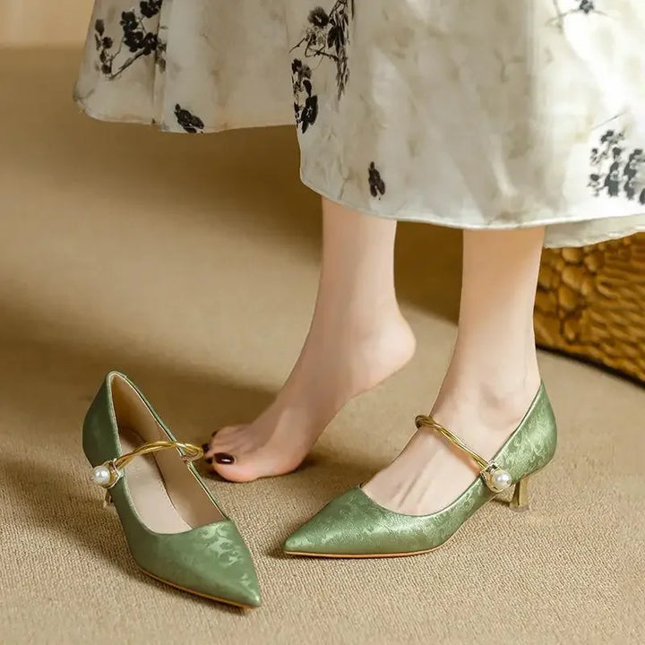 Vintage Pearl Kitten Heels