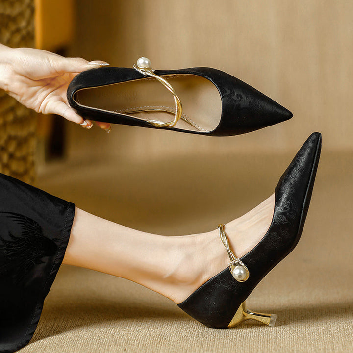 Vintage Pearl Kitten Heels