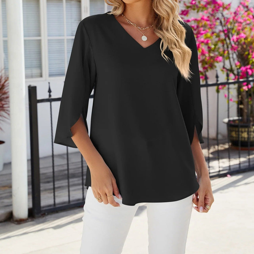 Casual Women’s Blouse with a Flattering Cut