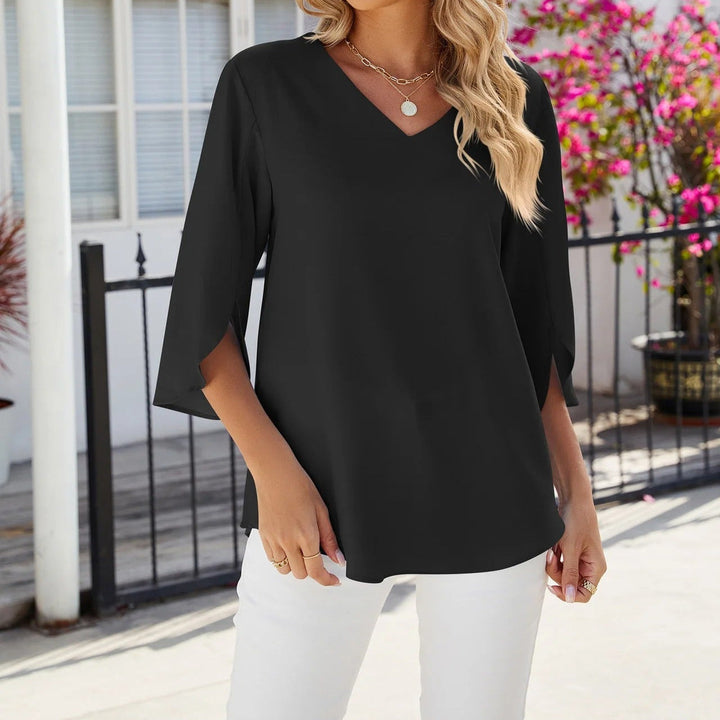 Casual Women’s Blouse with a Flattering Cut