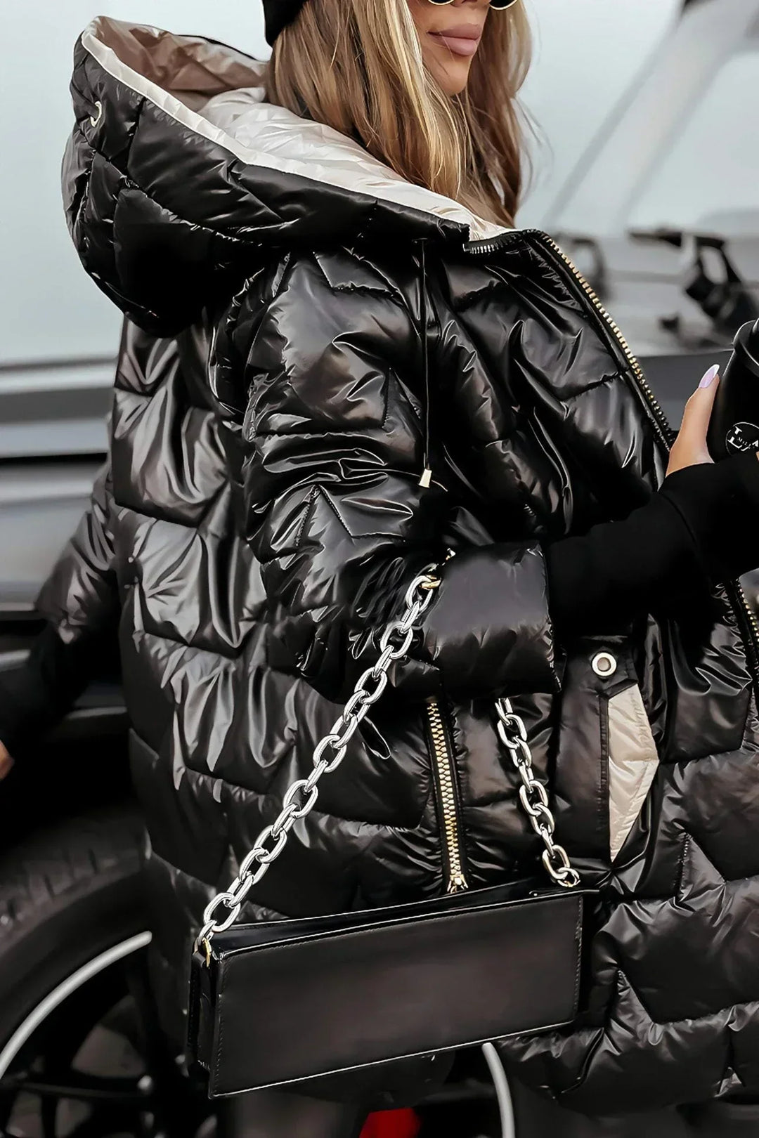 Elegant Winter Coat with Hood and Padding
