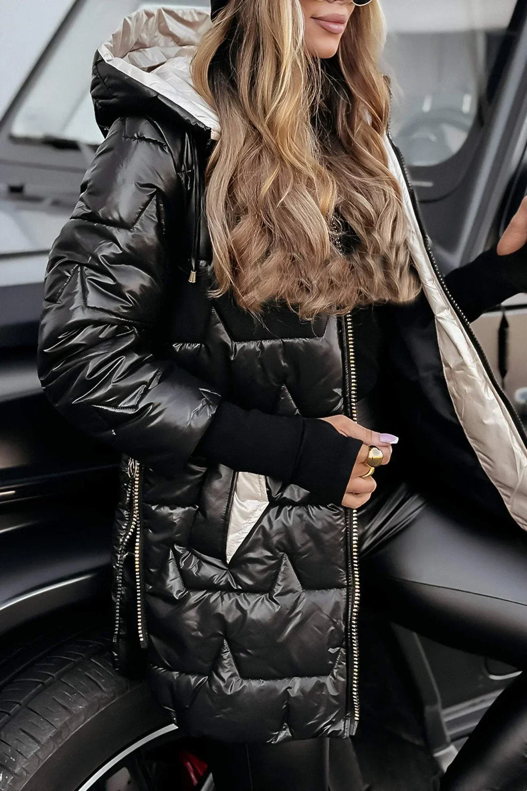 Elegant Winter Coat with Hood and Padding